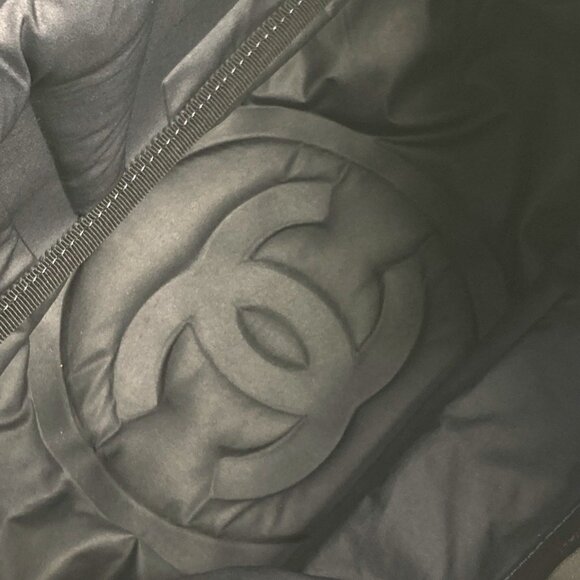 CHANEL White Shoulder Bag - Picture 16 of 16